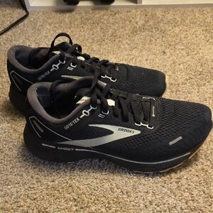Brooks Women Black and Gray Athletic Shoes